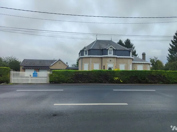 Maison 11 pièces 221 m²
