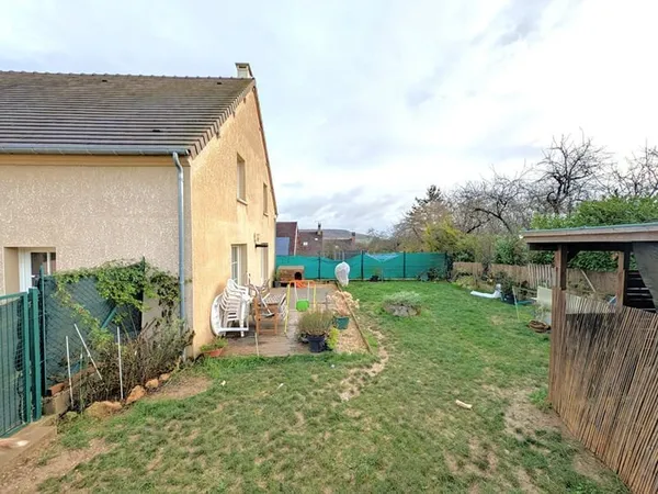 Maison secteur Champvallon à moins de 10 minutes de Joigny, 3 chambres et jardin de 1026m²