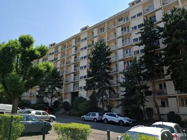 APPARTEMENT T4 // STE FOY LES LYON