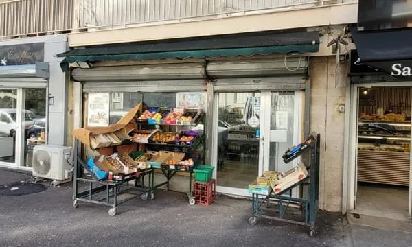 MURS COMMERCIAUX