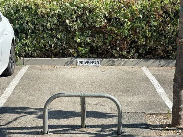 Place de parking sécurisée - Résidence privée (N°40) - 40/mois