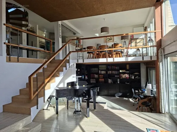 FOULAYRONNES Maison d'architecte quartier résidentiel avec 5 chambres, jardin et piscine