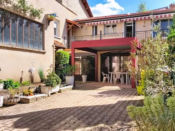 Maison Vic Le Comte