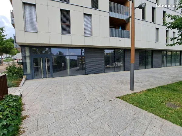Local 153 m² CLERMONT FERRAND