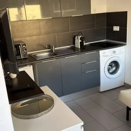 STUDIO MEUBLE St Priest - A proximité de l'Université Lumière Lyon 2 -Parc Parilly
