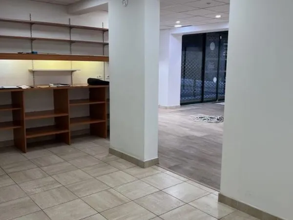 Immeuble commercial 2 pièces 166 m²