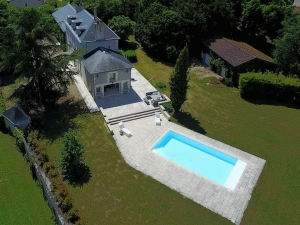 BELLE PROPRIÉTÉ AVEC PISCINE AVANTON