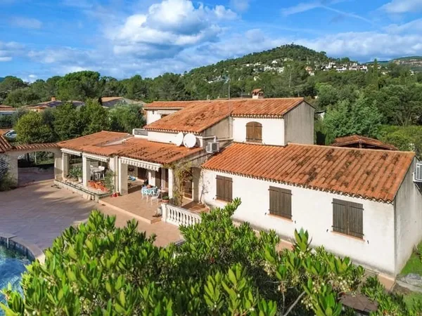 La Bouverie : Grande maison provençale avec piscine et potentiel exceptionnel
