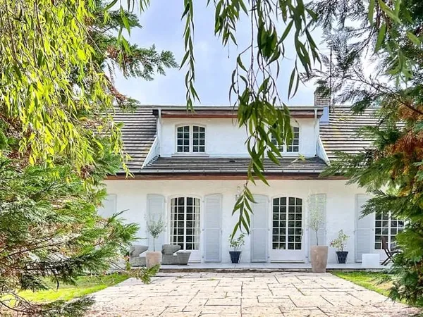 Maison 10 pièces 331 m²