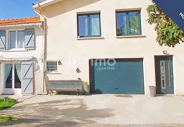 Ensemble de 2 maisons mitoyennes, tram à 100 m, fort potentiel à