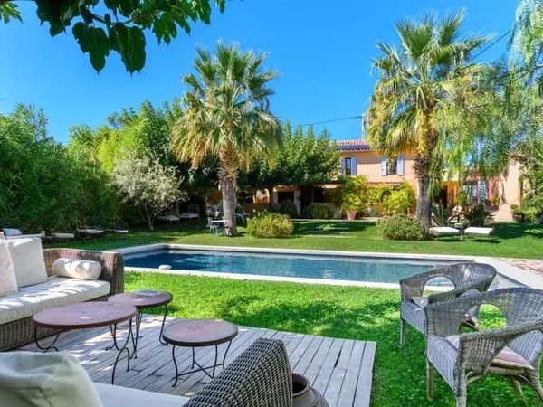 Maison 9 pièces 370 m²