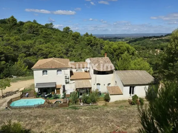 Propriété familiale nichée en pleine nature...