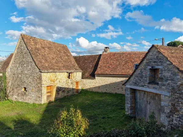 Secteur Gourdon - Jolie petit enclos en pierre à restaurer avec jardin