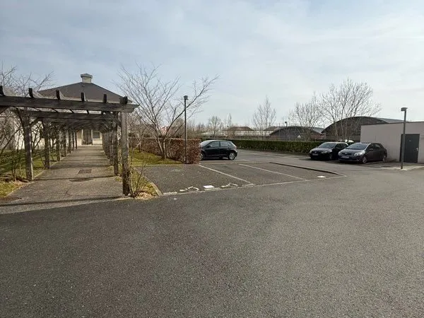 Vend lot 3 places de stationnement