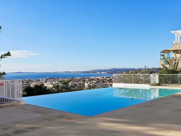 Exclusivité - Saint-Laurent-du-Var - Appartement 3 pièces avec vue panoramique sur la Méditerranée, 
