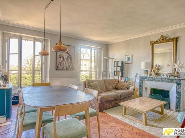 Versailles Notre-Dame Appartement 4 pièces en duplex de 93m² au sol situé au 3ème et dernier étage a