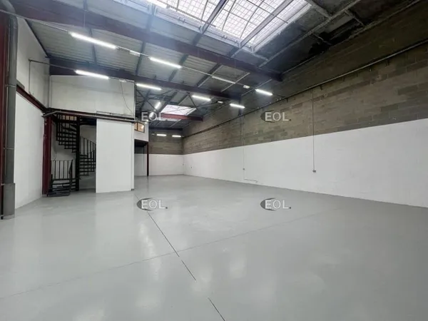 Local d'activité 1158 m²