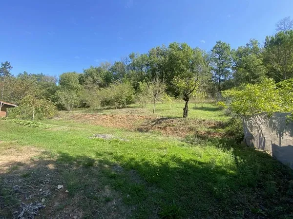Terrain constructible 1 190 m² PUuygouzon
