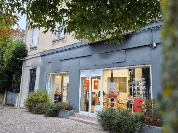 Local 102 m²