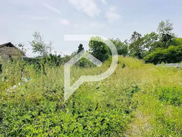 Terrain constructible 704 m²
