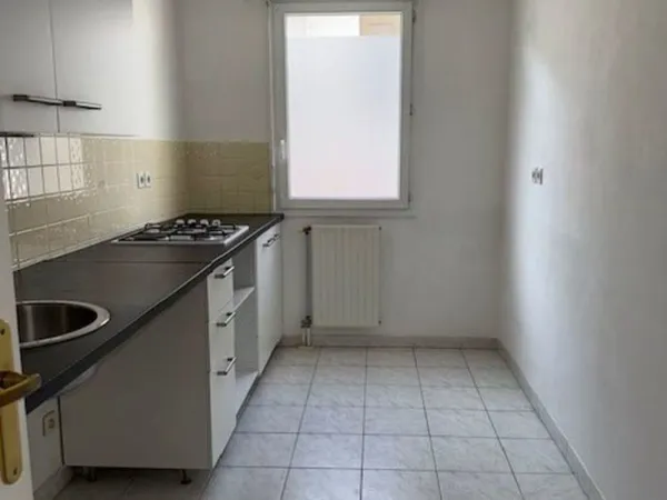 Dans bel immeuble T2 avec garage