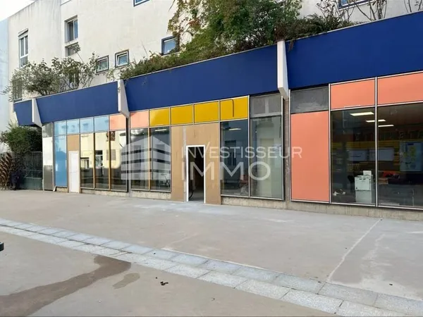 Local commercial 323 m²