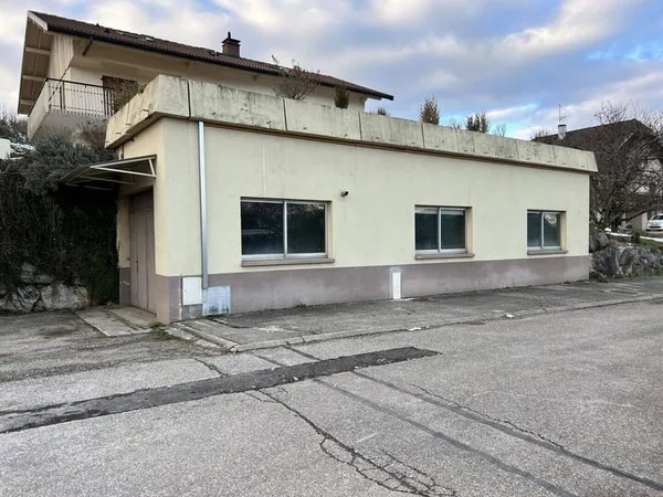 Entrepôt 105 m²