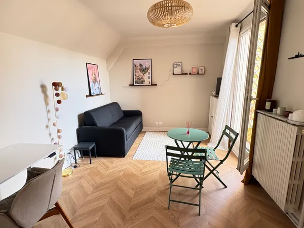 Studio lumineux et calme avec balcons et jolie vue
