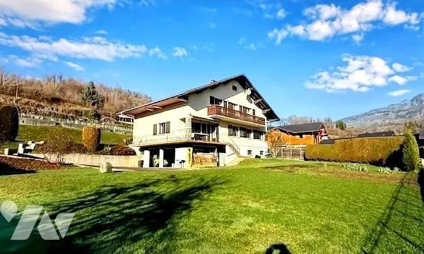 Maison 8 pièces 243 m²