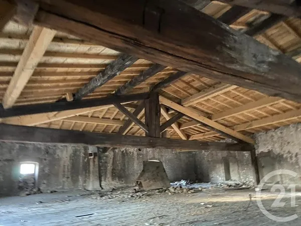 Bâtiment 200 m²