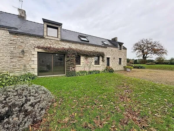 Longère 6 pièces sur terrain de 2800 m²