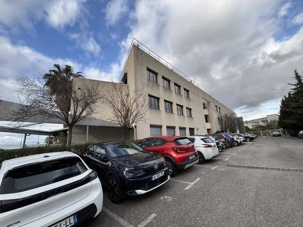 Bureau 75 m²
