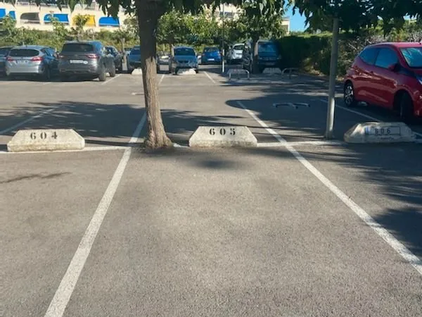 Location parking port camargue