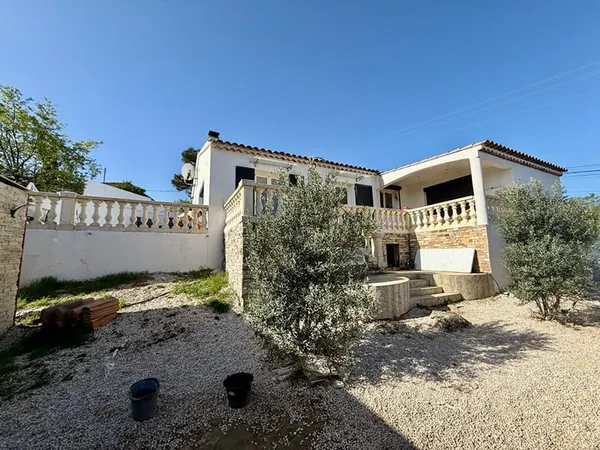 Villa de plain-pied avec garage