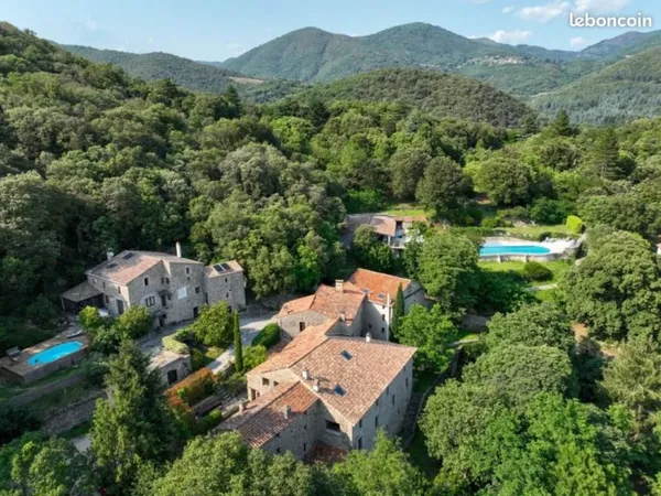 Maison 47 pièces 1 281 m²
