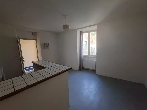T2 duplex avec cour spacieuse