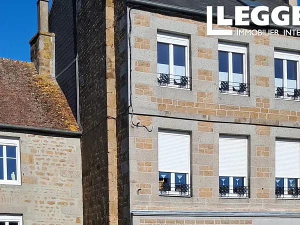 Une propriété villageoise chargée d'histoire, très prisé village de La ancien chateau, La Carneille.