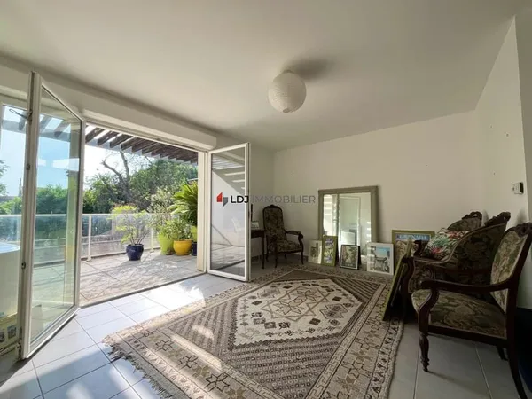 Appartement au Parc Ducup de standing avec terrasse et garage