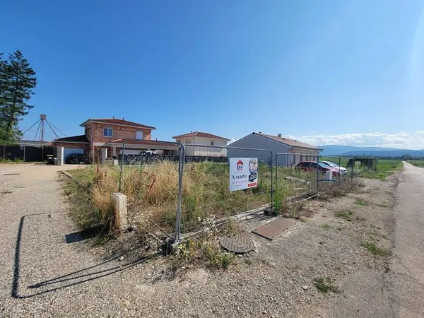 Terrain 300 m²