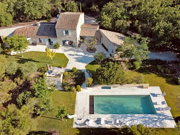 Mas à louer avec piscine