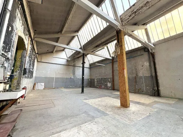 Local 298 m²