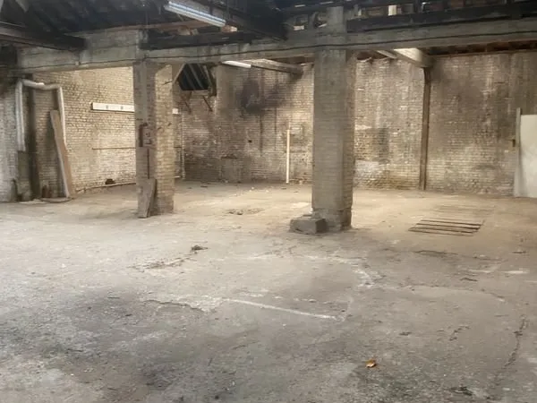 Hangar et terrain