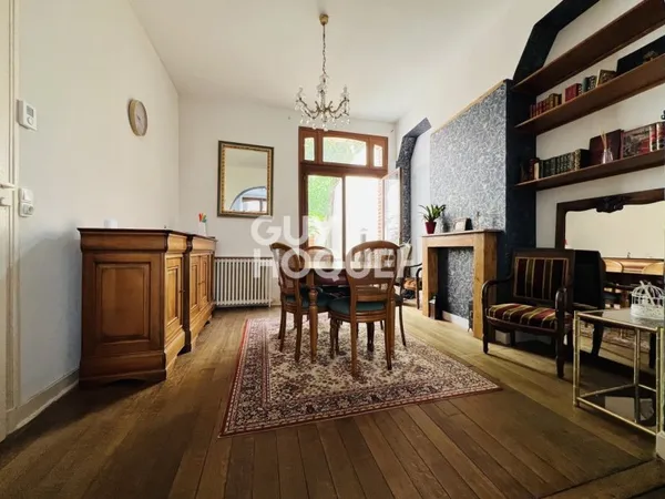 SAINTE ANNE - MAISON D'ENVIRON 145M² PLEINE DE CHARME AVEC COUR