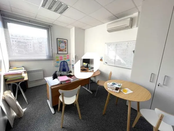 Plusieurs surfaces de bureaux à louer VILLEURBANNE - 461 m² divisibles à partir de 170 m²