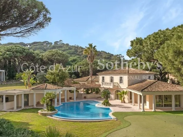 Saint Tropez, villa néo provençale 300 m² vue mer, fort potentiel, proche Pampelonne