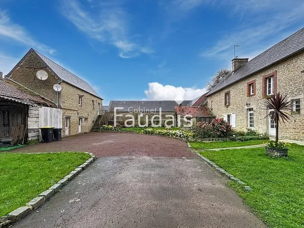 MAISON PRINCIPALE AVEC DEUX APPARTEMENTS