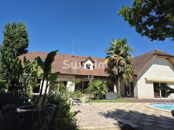 Maison 13 pièces 235 m²