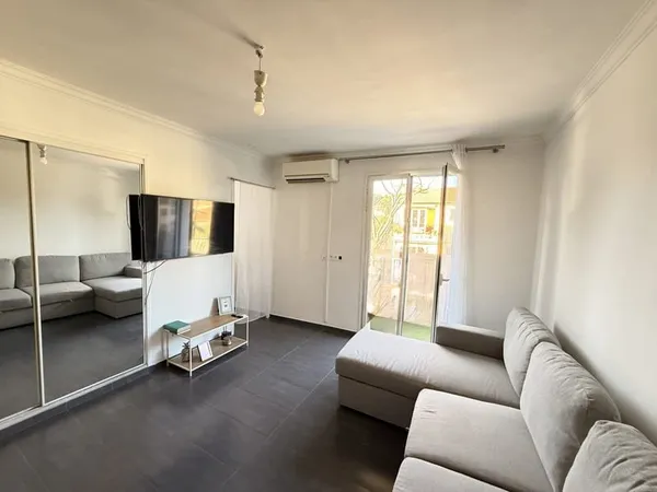 Appartement T1 , rénové avec balcon au centre ville