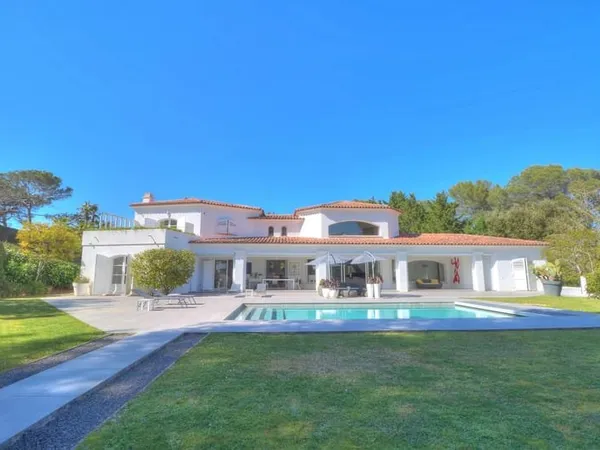 Villa de prestige en domaine privé recherché - Mougins