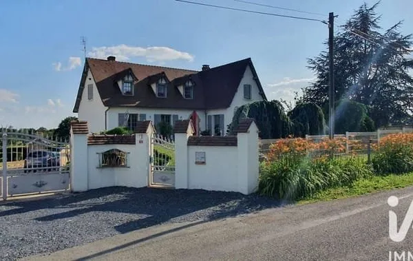 Maison 10 pièces 270 m²